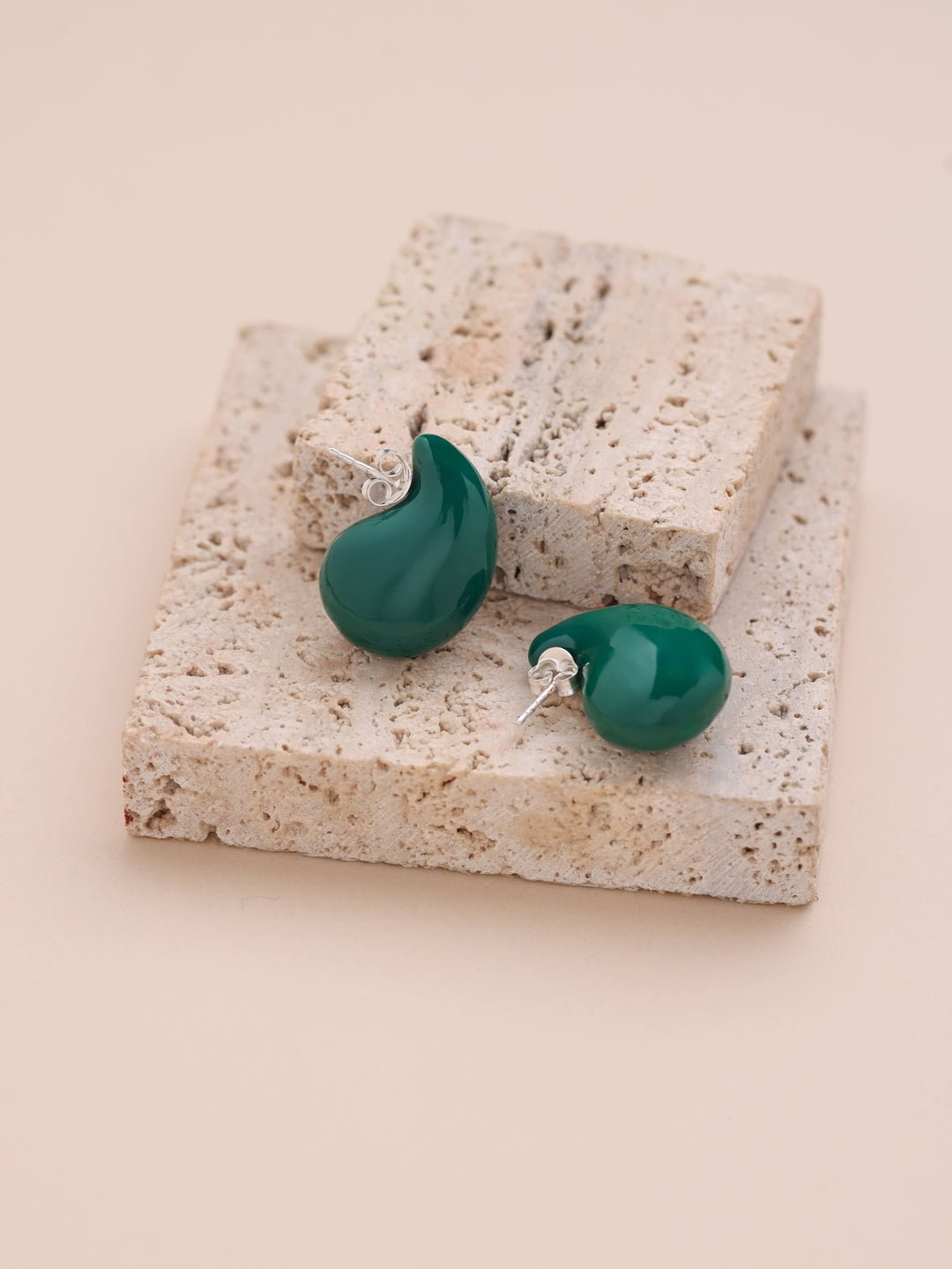 Aawari Tint Studs